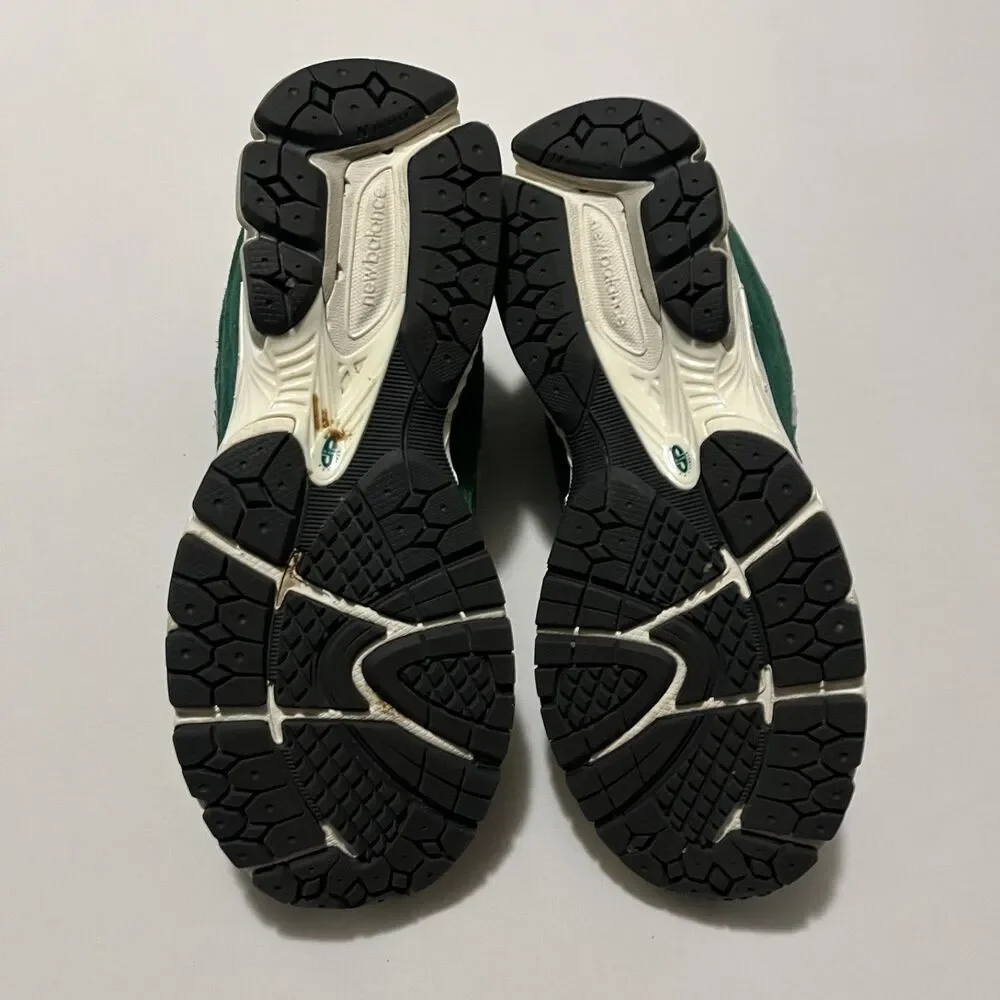 New Balance 2002R Suede Pack - Forest Green (Size 8)